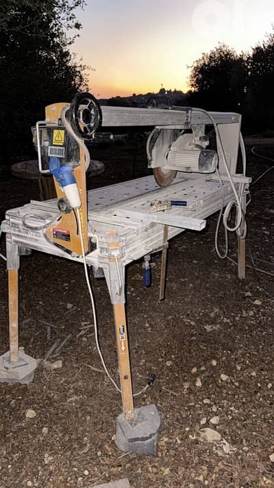 منشار حجر وبلاط