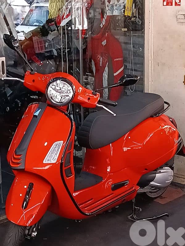Vespa Gts super sport like new 5000klm still not registered 2