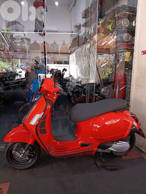 Vespa Gts super sport like new 5000klm still not registered 3