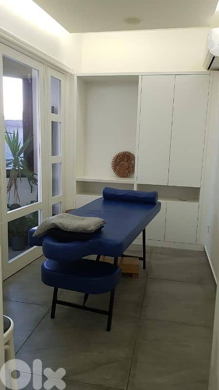 Massage Chariots in Very Good Condition 1