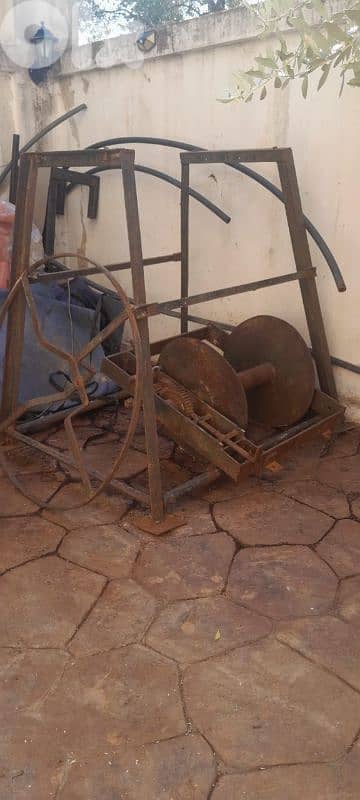 الة لسحب طرمبة البئر 0