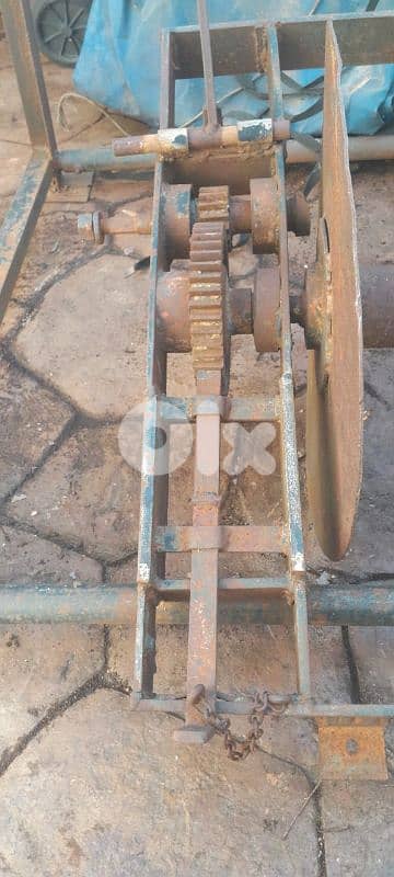 الة لسحب طرمبة البئر 1