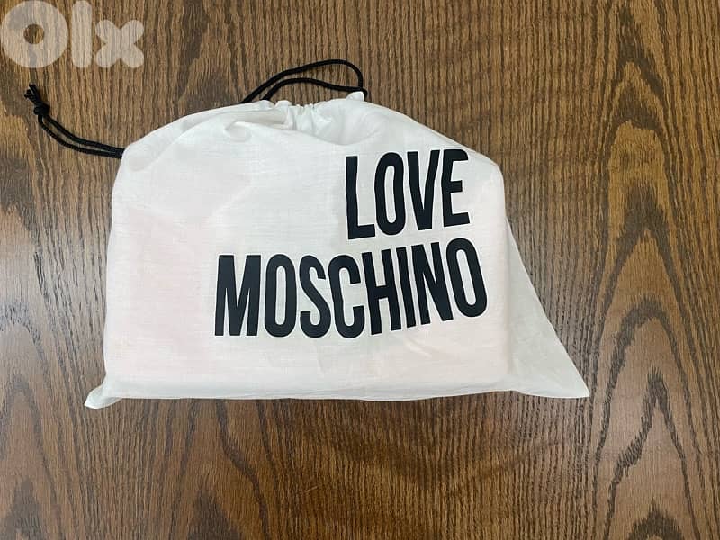 Love moschino 8