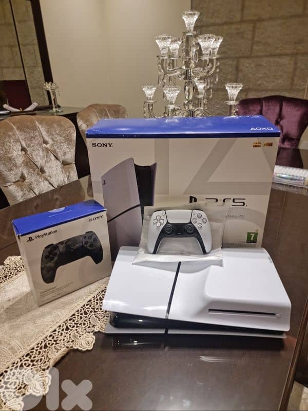 ps5 slim + 2 original controllers+ 1 cd game 0