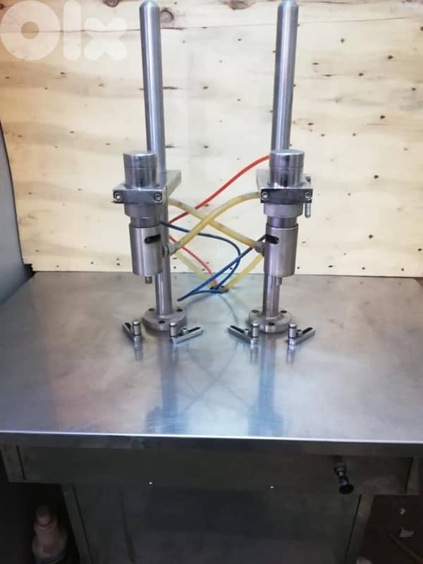 مكنة تعبئة زيوتsemi automatic filling machine 0