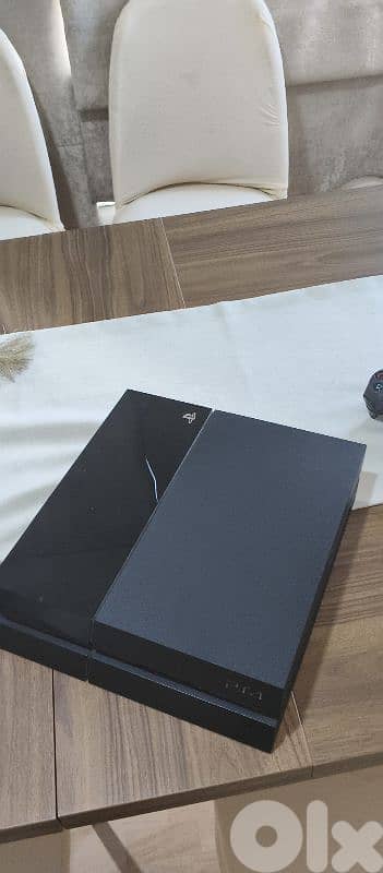 ps4 fat+ 2 controllers+ red dead redemption 2 1