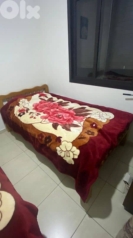 2 beds (1.5 each) with mattresses and a cloffice (closet/office) 1