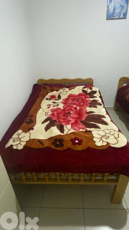 2 beds (1.5 each) with mattresses and a cloffice (closet/office) 3