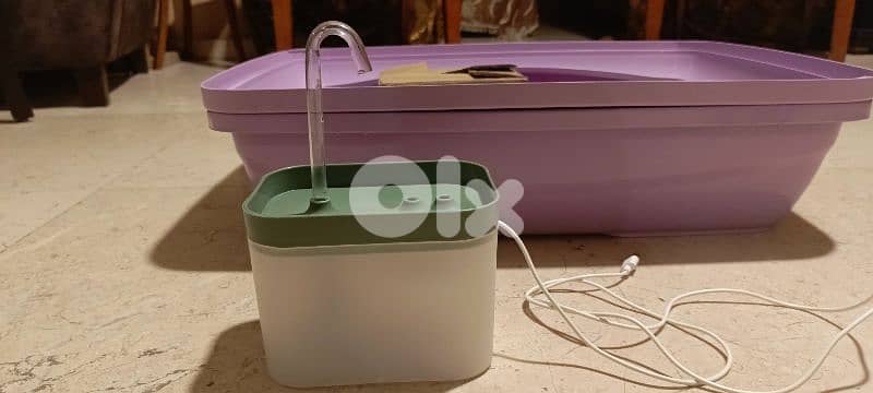 اغراض للقطط . litter box مع رفش تنظيف. علبه للاكل . نافوره المياه جديده 1