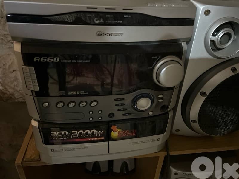 Pioneer 3 disc CD changer FM radio 2000 watts 2
