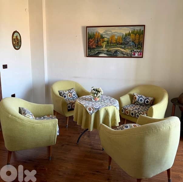 طقم ٤ كنبايات مع طاولة  للبيع 0