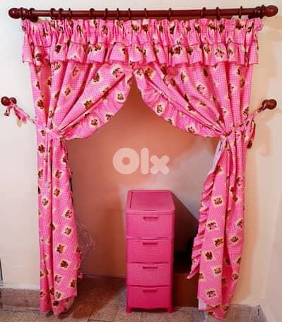 برداية زهري للمطبخ مع خشب  سميك و كل اغراضه ٣٠$ طول ٢١٥ عرض ١٥٢ بيروت