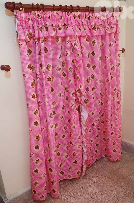 برداية زهري للمطبخ مع خشب  سميك و كل اغراضه ٣٠$ طول ٢١٥ عرض ١٥٢ بيروت 2