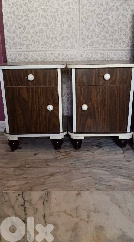 للبيع تخوت ثنين. تواليت مع ثنين كومدينات سعر 50$ 2