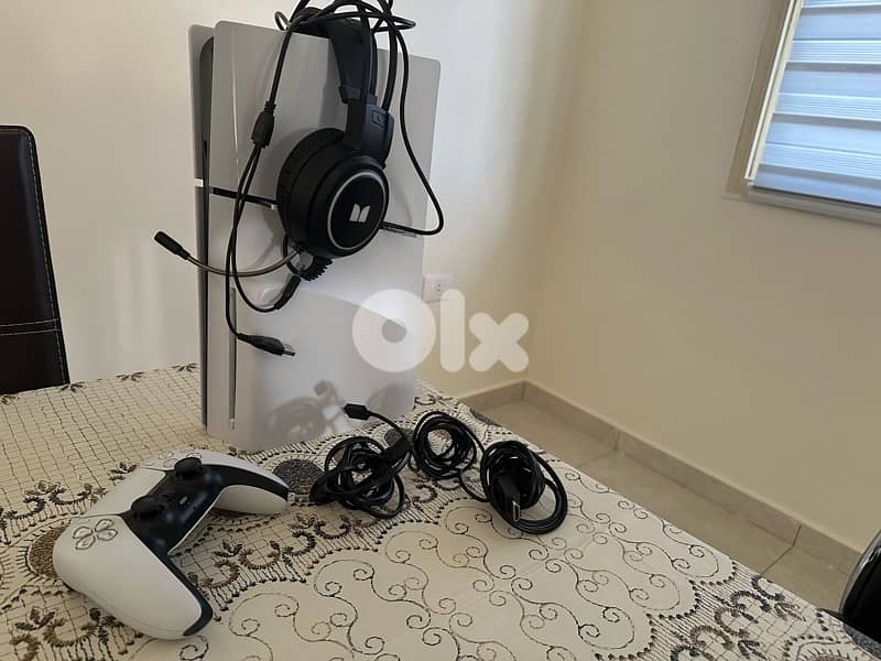 Ps5 slim + headset barely used 2