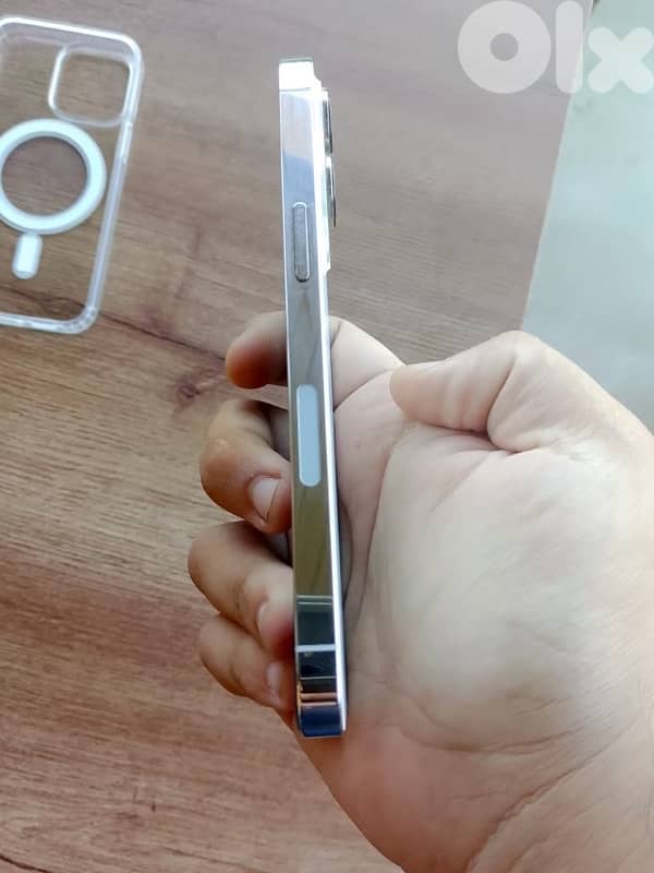 13 pro like new water resistant mano mafkok 1