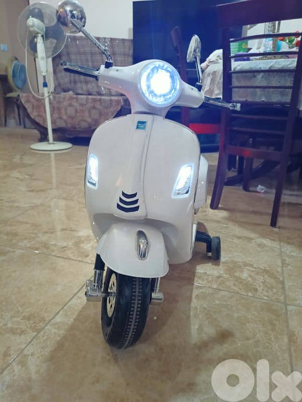 moto vespa for kids like new 3