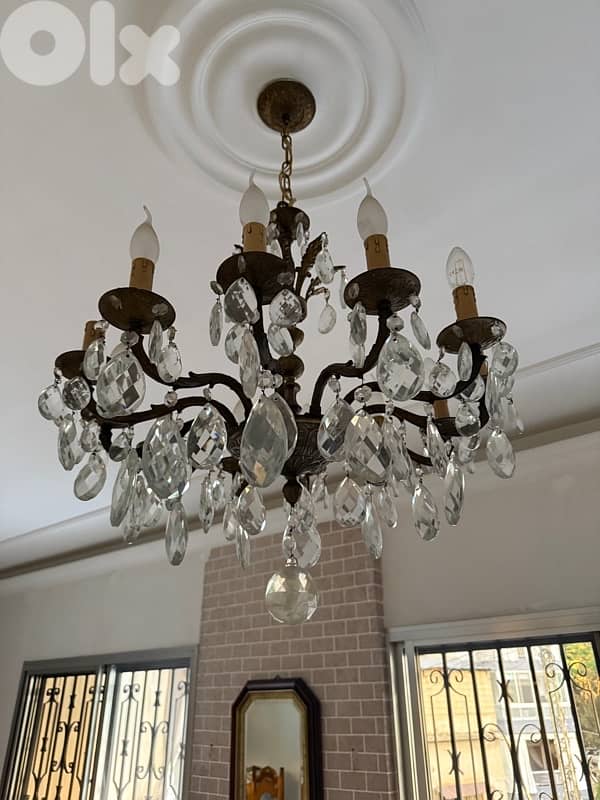 Chandeliers 0