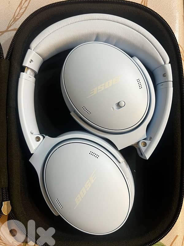 Bose quietcomfort wireless headphones 1
