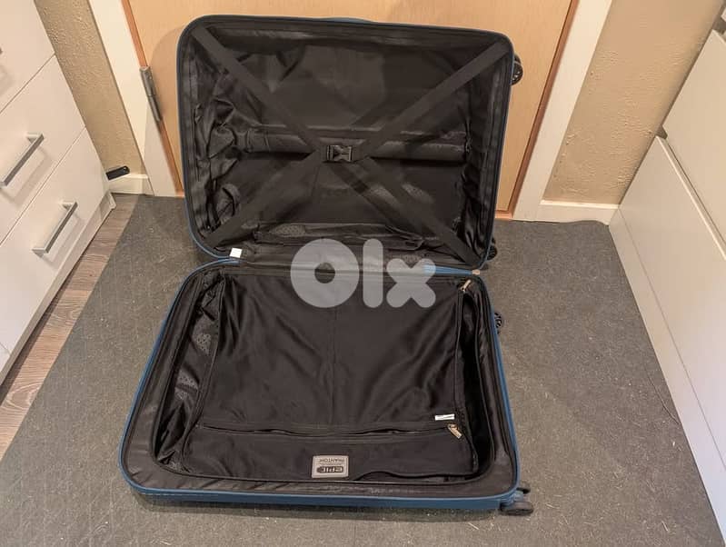 Medium Hardcore travel Luggage bag 1