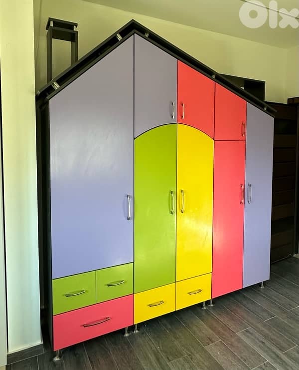 خزانة أطفال مستعملة بحالة ممتازة 3