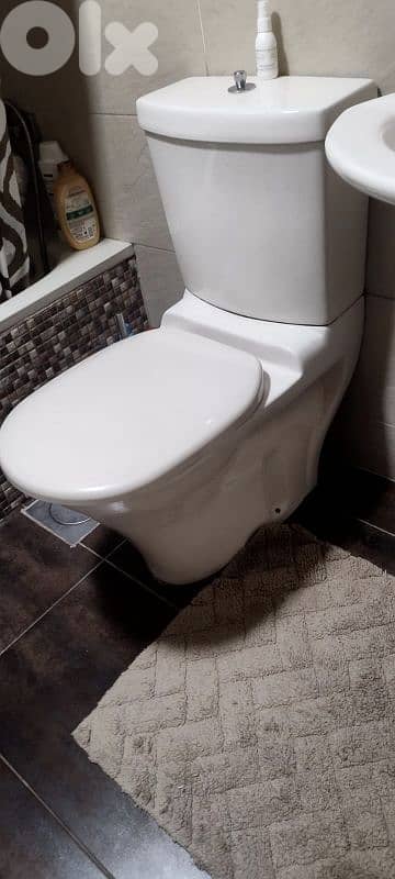 حمام كامل عدد٢ (كرسي مغسلة بيديه) مع الحنفيات والمرايا 1