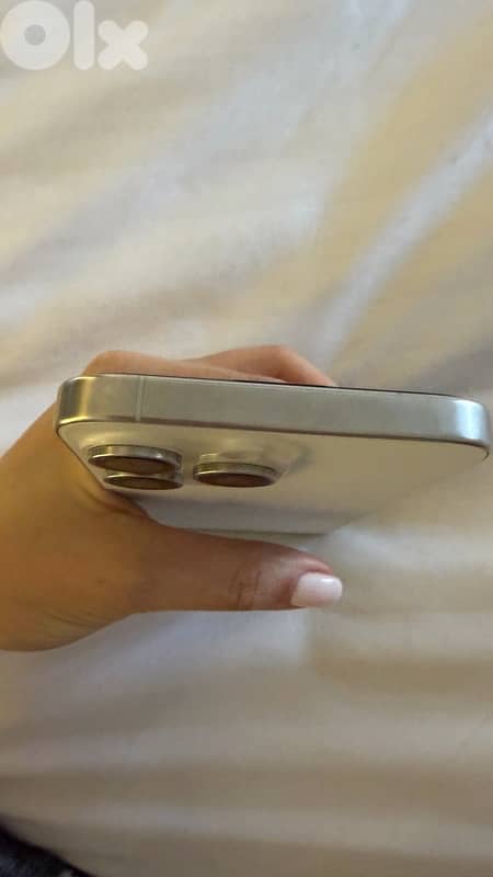 IPHONE 15 pro max 256- like new 4