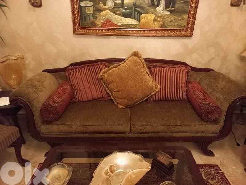 Full Salon in very good condition. 2