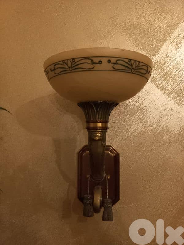 Full Salon in very good condition. 7