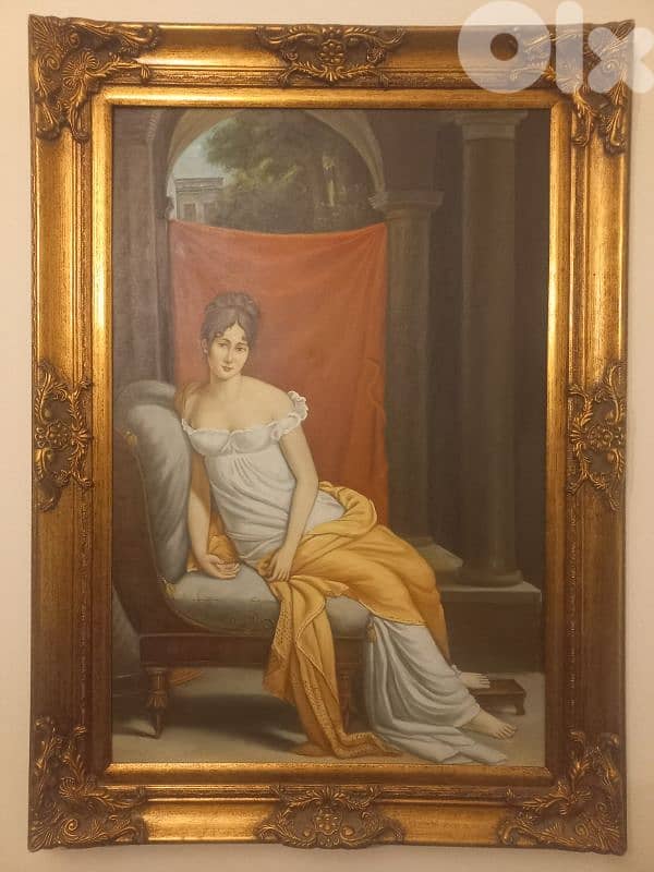 Full Salon in very good condition. 11