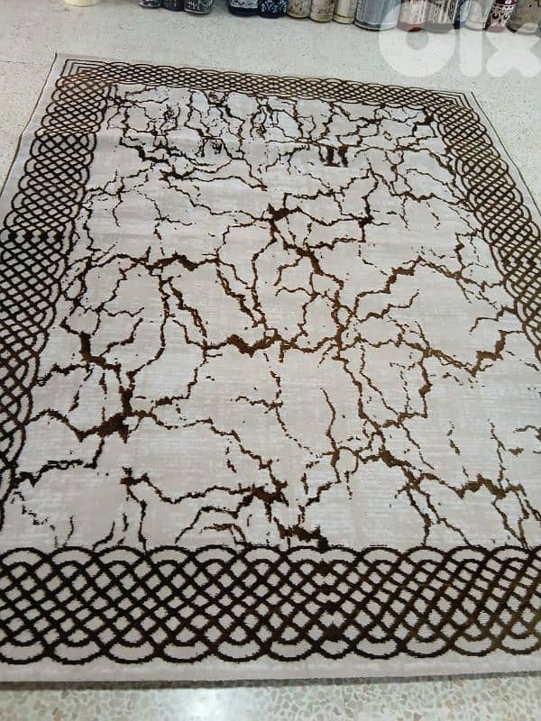 كل سجاده حسب مقاسا يعني كل نقشه موجود منا تلات 10