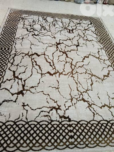 كل سجاده حسب مقاسا يعني كل نقشه موجود من