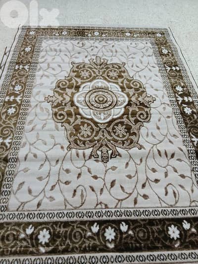 كل سجاده حسب مقاسا يعني كل نقشه موجود منا تلات مقاسات