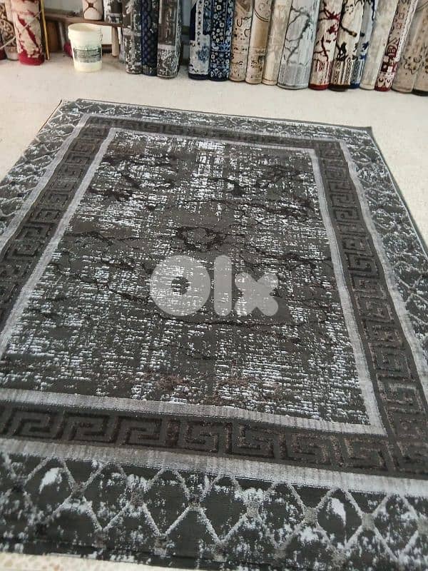 كل سجاده حسب مقاسا يعني كل نقشه موجود منا تلات مقاسات 3