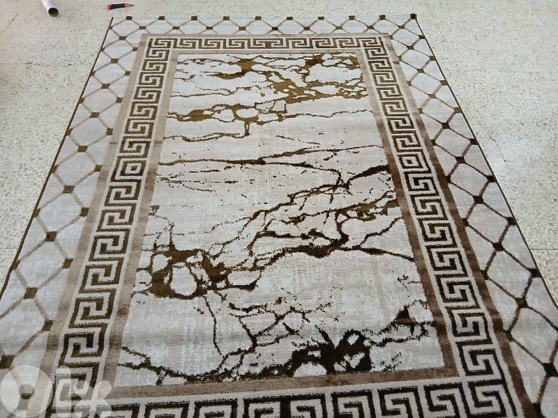 كل سجاده حسب مقاسا يعني كل نقشه موجود منا تلات مقاسات 4