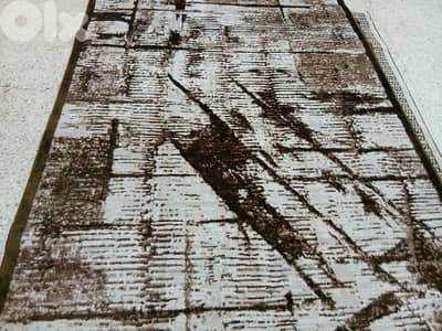 كل سجاده حسب مقاسا يعني كل نقشه موجود منا تلات مقاسات مترين بتلاته 45$