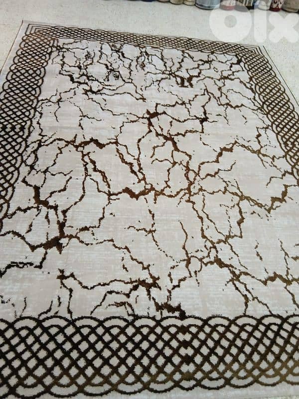 كل سجاده حسب مقاسا يعني كل نقشه موجود منا تلات مقاسات مترين بتلاته 45$ 3