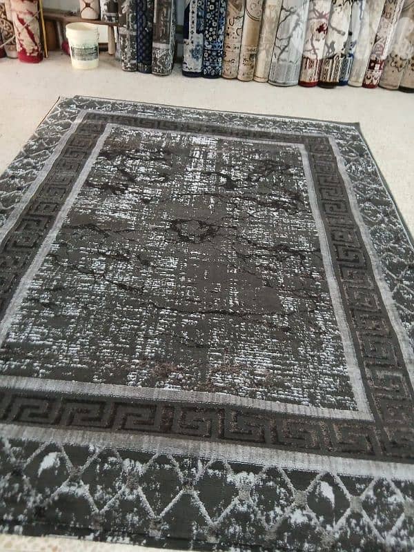 كل سجاده حسب مقاسا يعني كل نقشه موجود منا تلات مقاسات مترين بتلاته 45$ 1