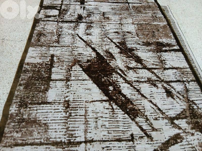 كل سجاده حسب مقاسا يعني كل نقشه موجود منا تلات مقاسات مترين بتلاته 45$ 2