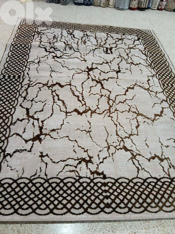 كل سجاده حسب مقاسا يعني كل نقشه موجود منا تلات مقاسات مترين بتلاته 45$ 3