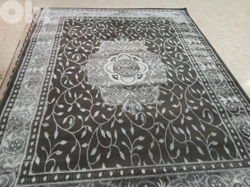 كل سجاده حسب مقاسا يعني كل نقشه موجود منا تلات مقاسات مترين بتلاته 45$ 4