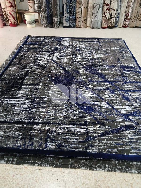 كل سجاده حسب مقاسا يعني كل نقشه موجود منا تلات مقاسات مترين بتلاته 45$ 5