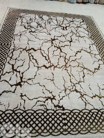 كل سجاده حسب مقاسا يعني كل نقشه موجود منا تلات مقاسات مترين بتلاته 45$