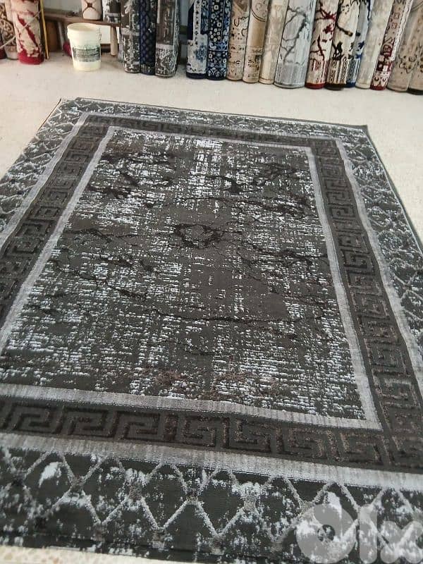 كل سجاده حسب مقاسا يعني كل نقشه موجود منا تلات مقاسات مترين بتلاته 0