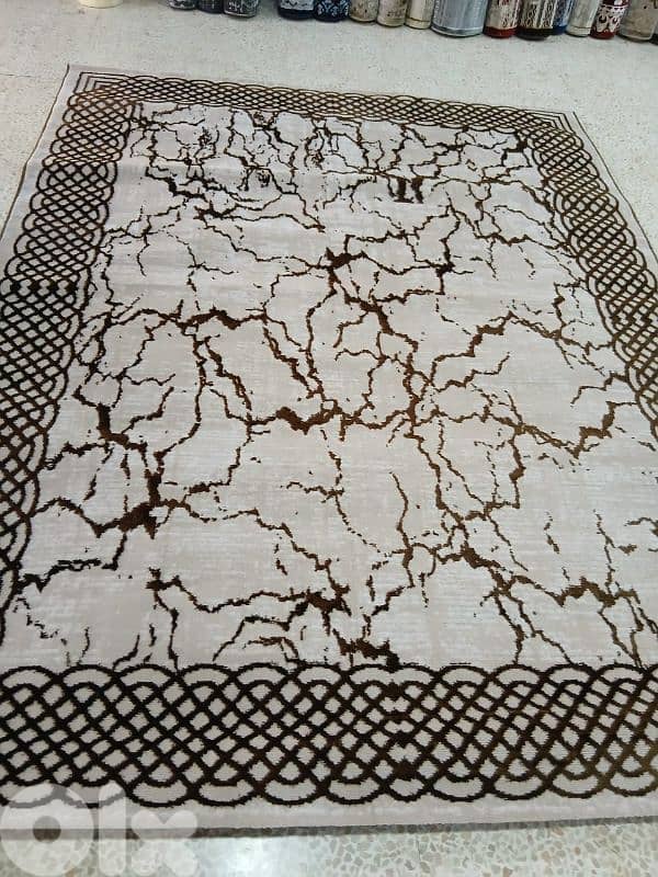 كل سجاده حسب مقاسا يعني كل نقشه موجود منا تلات مقاسات مترين بتلاته 2