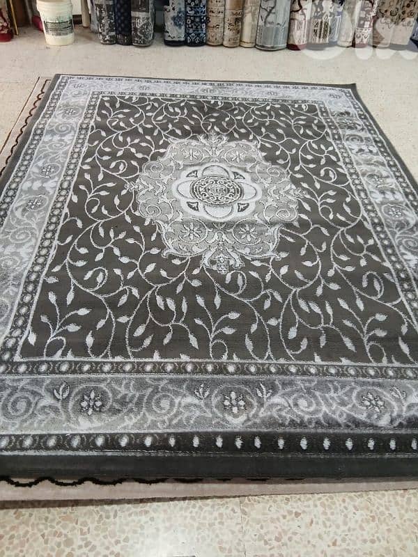 كل سجاده حسب مقاسا يعني كل نقشه موجود منا تلات مقاسات مترين بتلاته 7