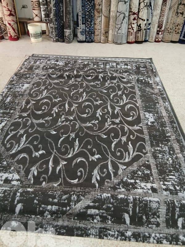 كل سجاده حسب مقاسا يعني كل نقشه موجود منا تلات مقاسات مترين بتلاته 9