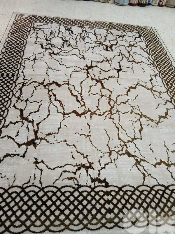 كل سجاده حسب مقاسا يعني كل نقشه موجود منا تلات مقاسات مترين بتلاته 2