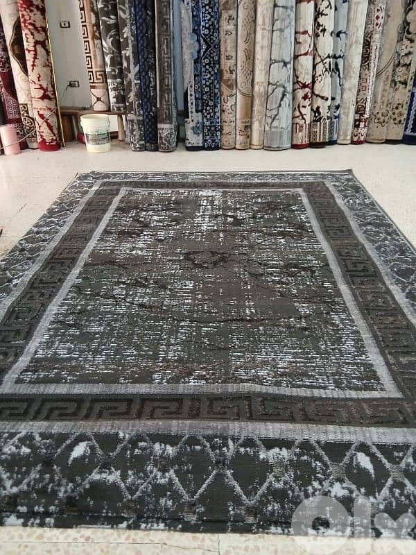 كل سجاده حسب مقاسا يعني كل نقشه موجود منا تلات مقاسات مترين بتلاته 6