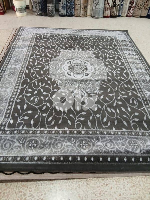 كل سجاده حسب مقاسا يعني كل نقشه موجود منا تلات مقاسات مترين بتلاته 7